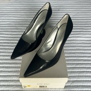 Nine West Black Pumps.